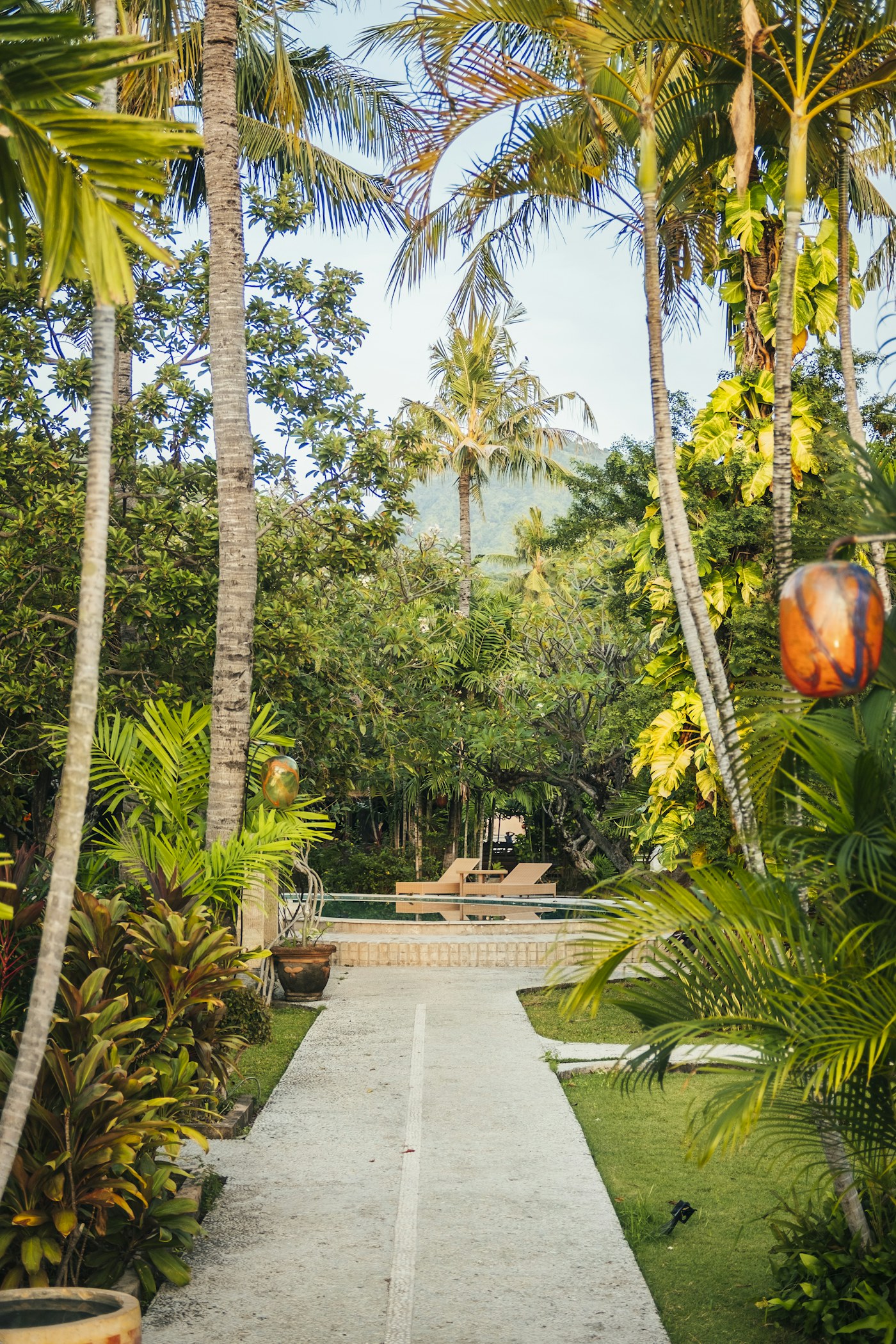 Kolam resort tropis di Bali